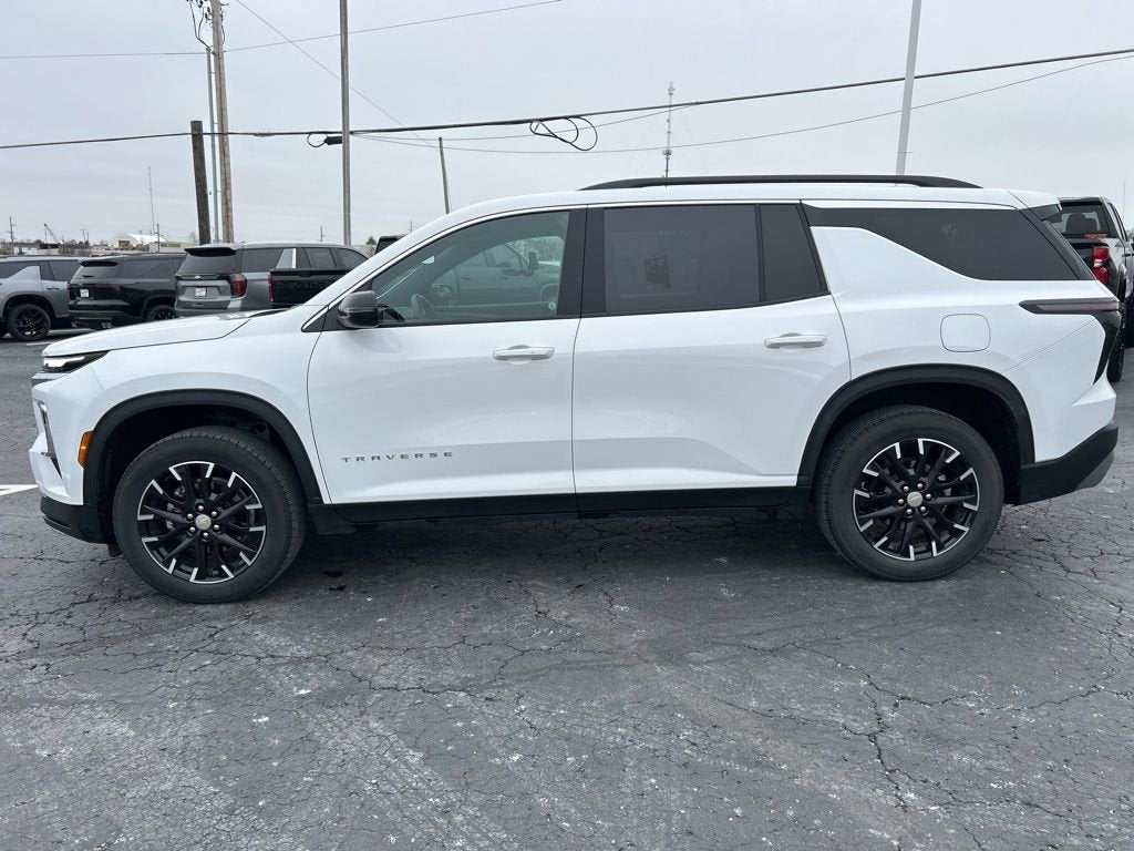 2025 Chevrolet Traverse LT