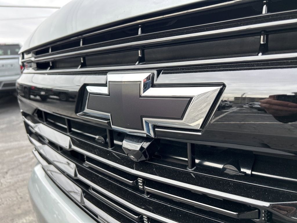 2025 Chevrolet Suburban RST