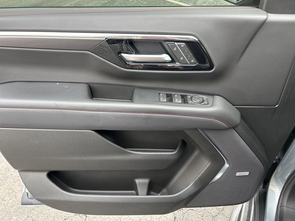 2025 Chevrolet Suburban RST