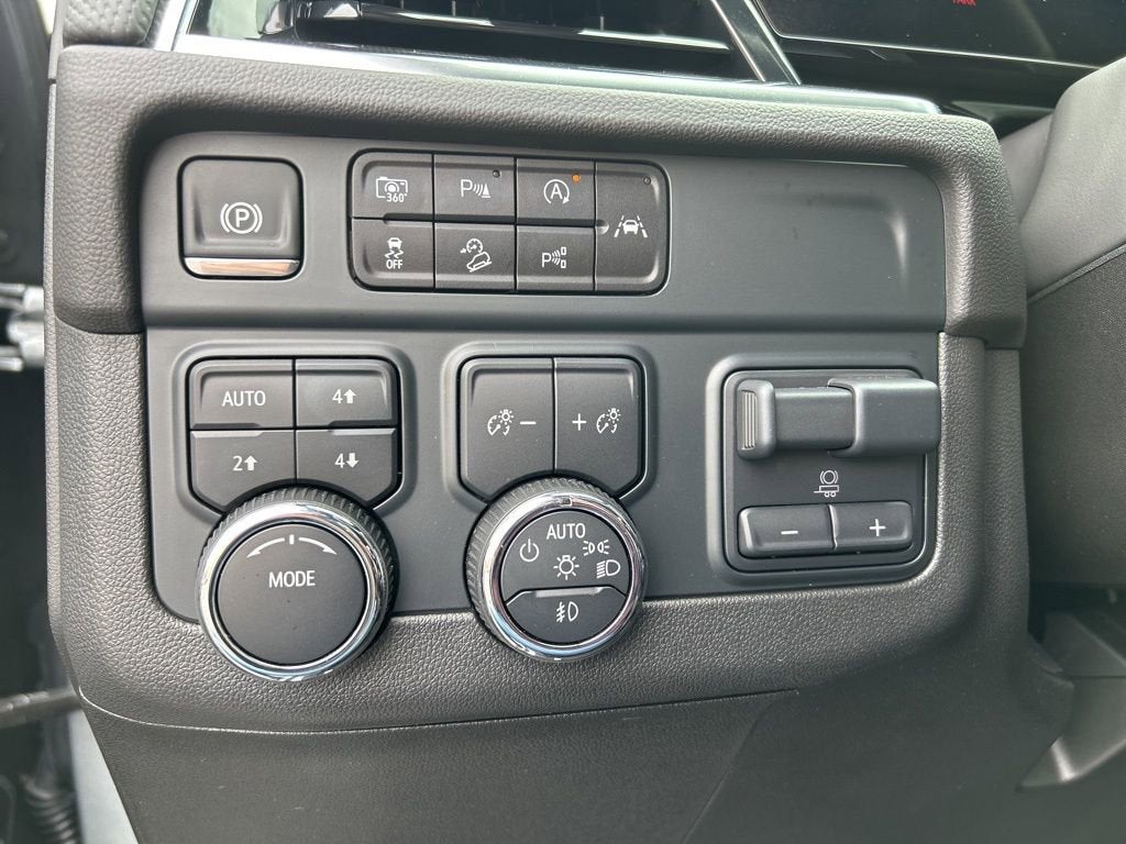 2025 Chevrolet Suburban RST