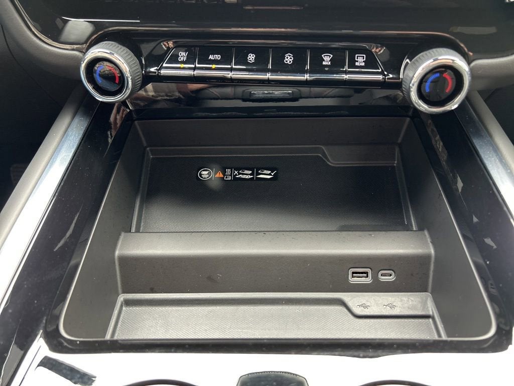 2025 Chevrolet Suburban RST