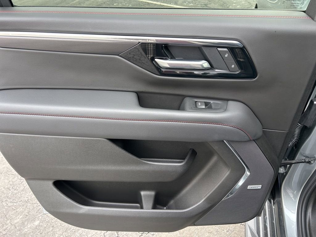 2025 Chevrolet Suburban RST