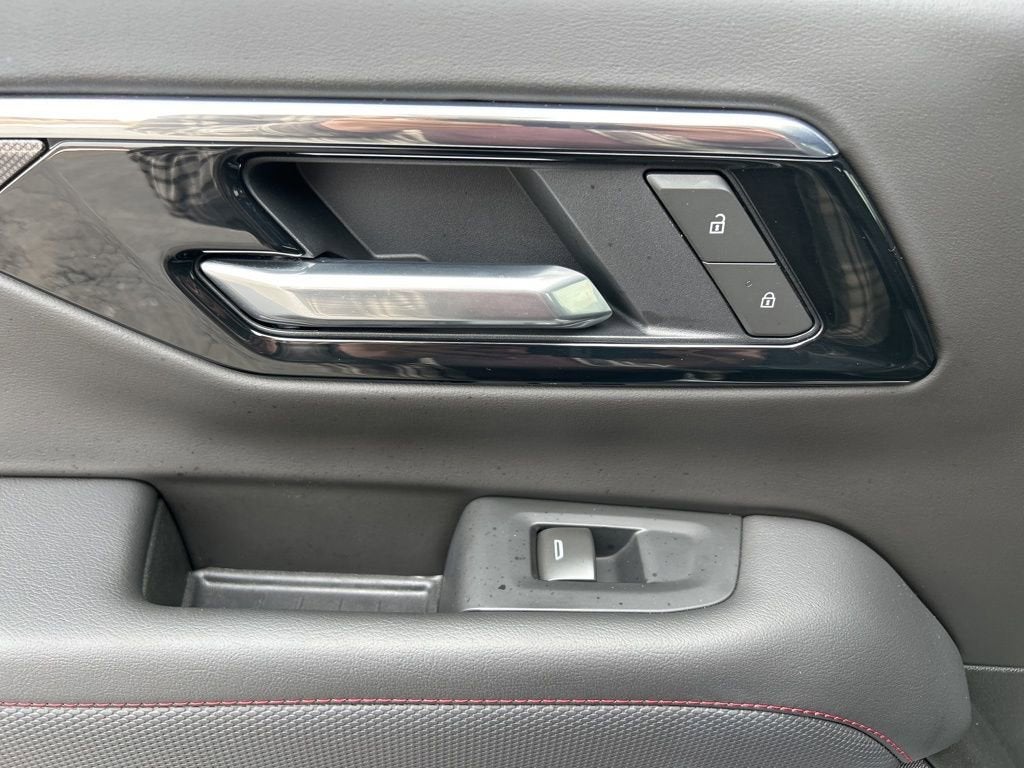 2025 Chevrolet Suburban RST