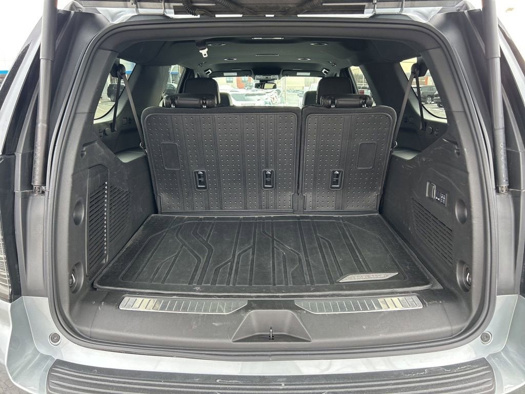 2025 Chevrolet Suburban RST