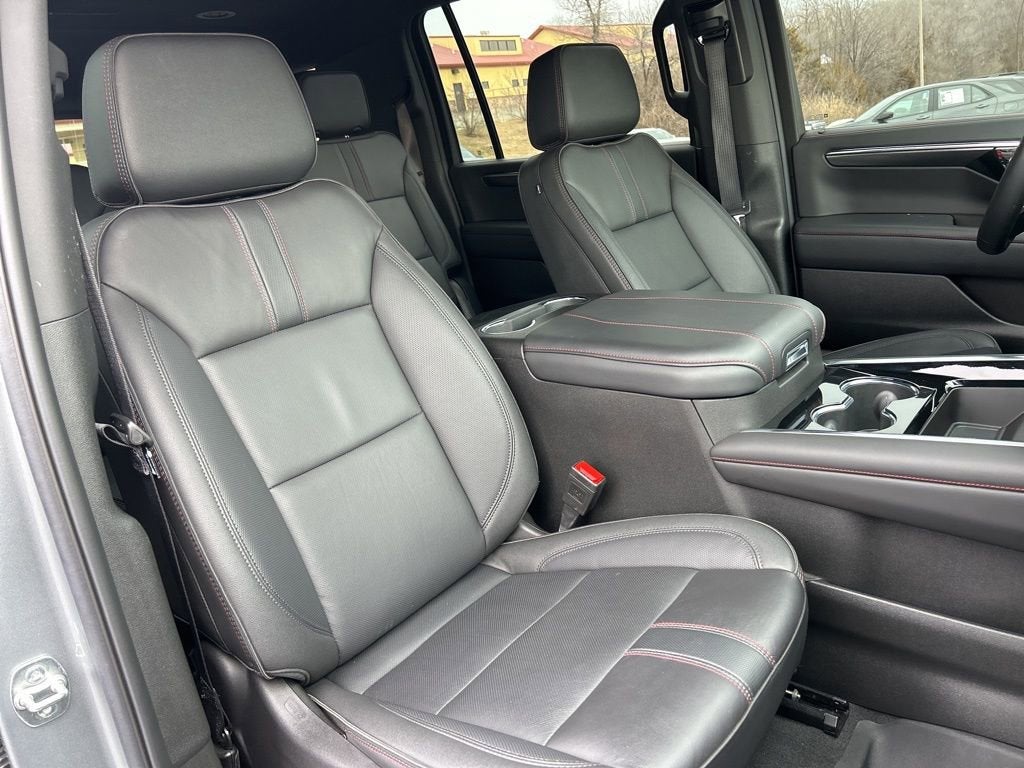 2025 Chevrolet Suburban RST