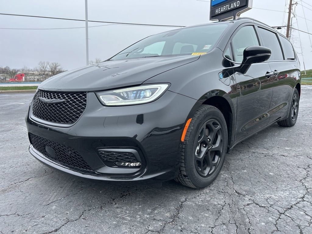 2024 Chrysler Pacifica Hybrid Premium S Appearance Pkg