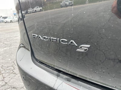 2024 Chrysler Pacifica Hybrid Premium S Appearance Pkg