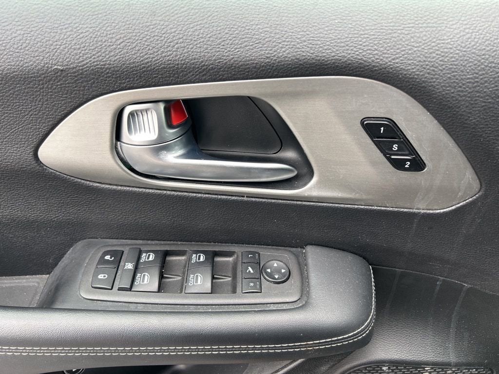 2024 Chrysler Pacifica Hybrid Premium S Appearance Pkg