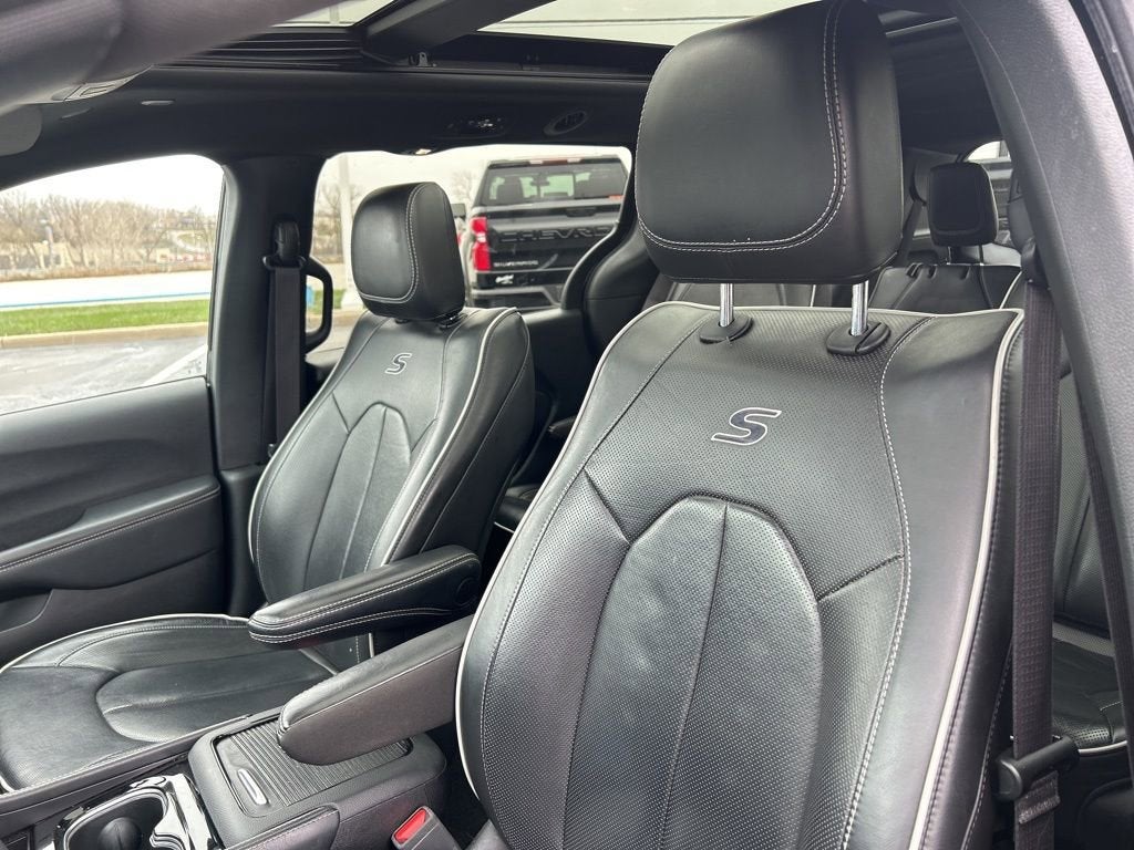 2024 Chrysler Pacifica Hybrid Premium S Appearance Pkg