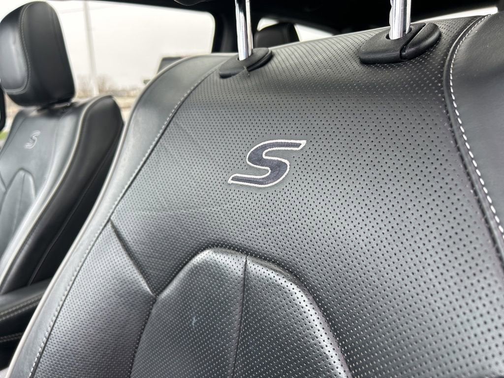 2024 Chrysler Pacifica Hybrid Premium S Appearance Pkg