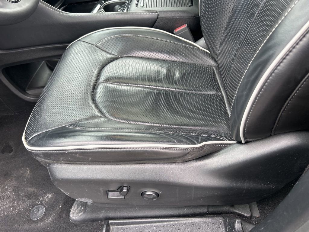 2024 Chrysler Pacifica Hybrid Premium S Appearance Pkg