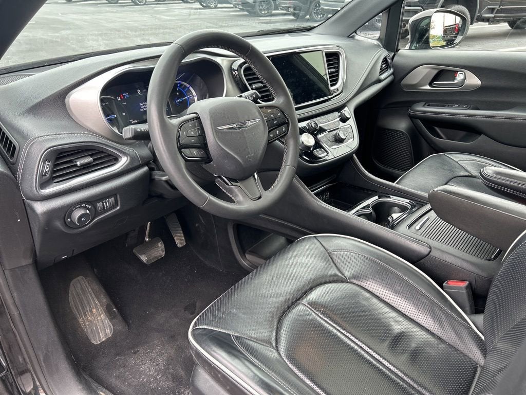 2024 Chrysler Pacifica Hybrid Premium S Appearance Pkg