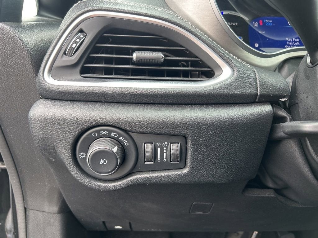 2024 Chrysler Pacifica Hybrid Premium S Appearance Pkg