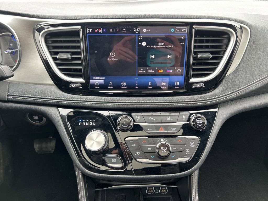 2024 Chrysler Pacifica Hybrid Premium S Appearance Pkg