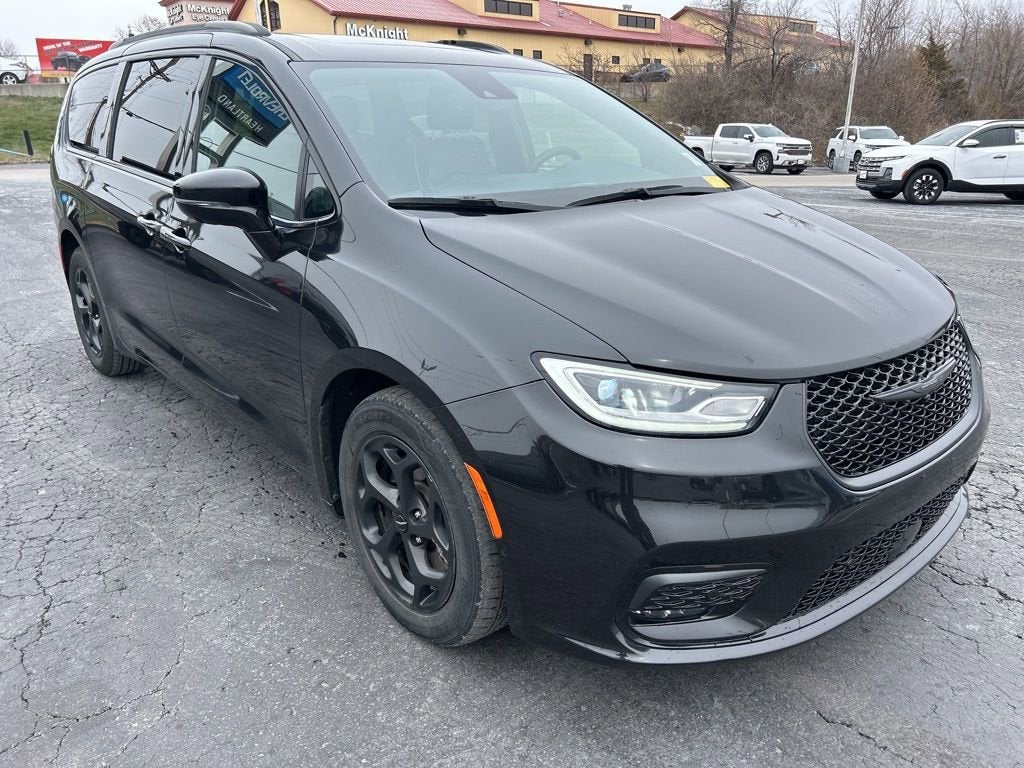 2024 Chrysler Pacifica Hybrid Premium S Appearance Pkg