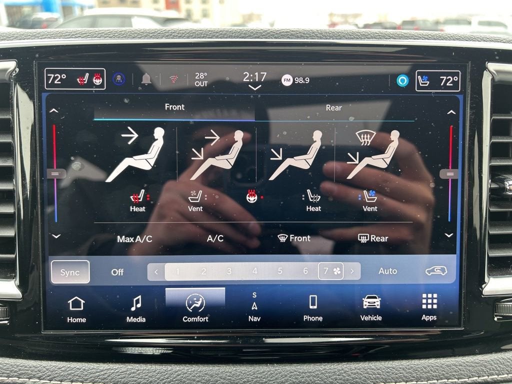 2024 Chrysler Pacifica Hybrid Premium S Appearance Pkg