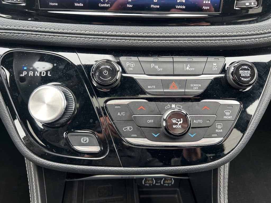 2024 Chrysler Pacifica Hybrid Premium S Appearance Pkg