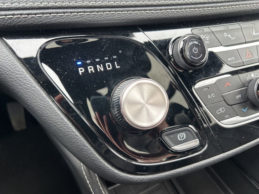 2024 Chrysler Pacifica Hybrid Premium S Appearance Pkg