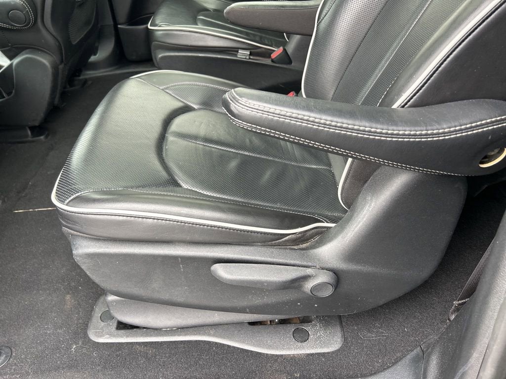 2024 Chrysler Pacifica Hybrid Premium S Appearance Pkg