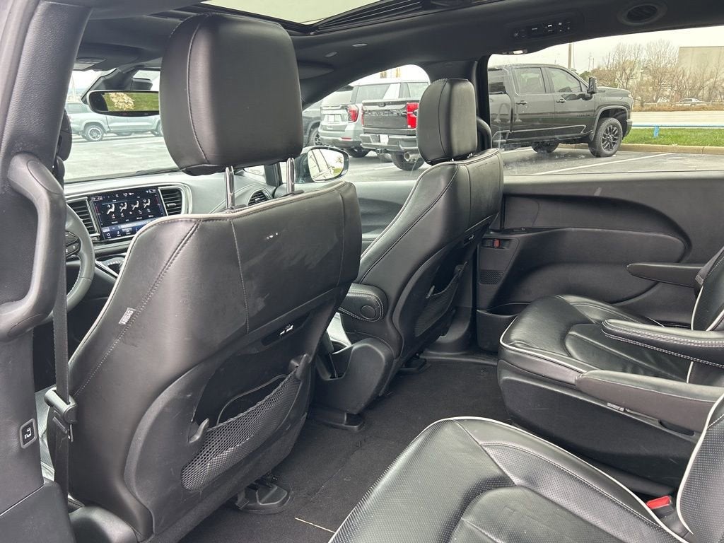 2024 Chrysler Pacifica Hybrid Premium S Appearance Pkg