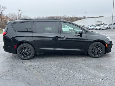 2024 Chrysler Pacifica Hybrid Premium S Appearance Pkg