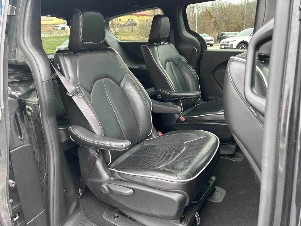 2024 Chrysler Pacifica Hybrid Premium S Appearance Pkg