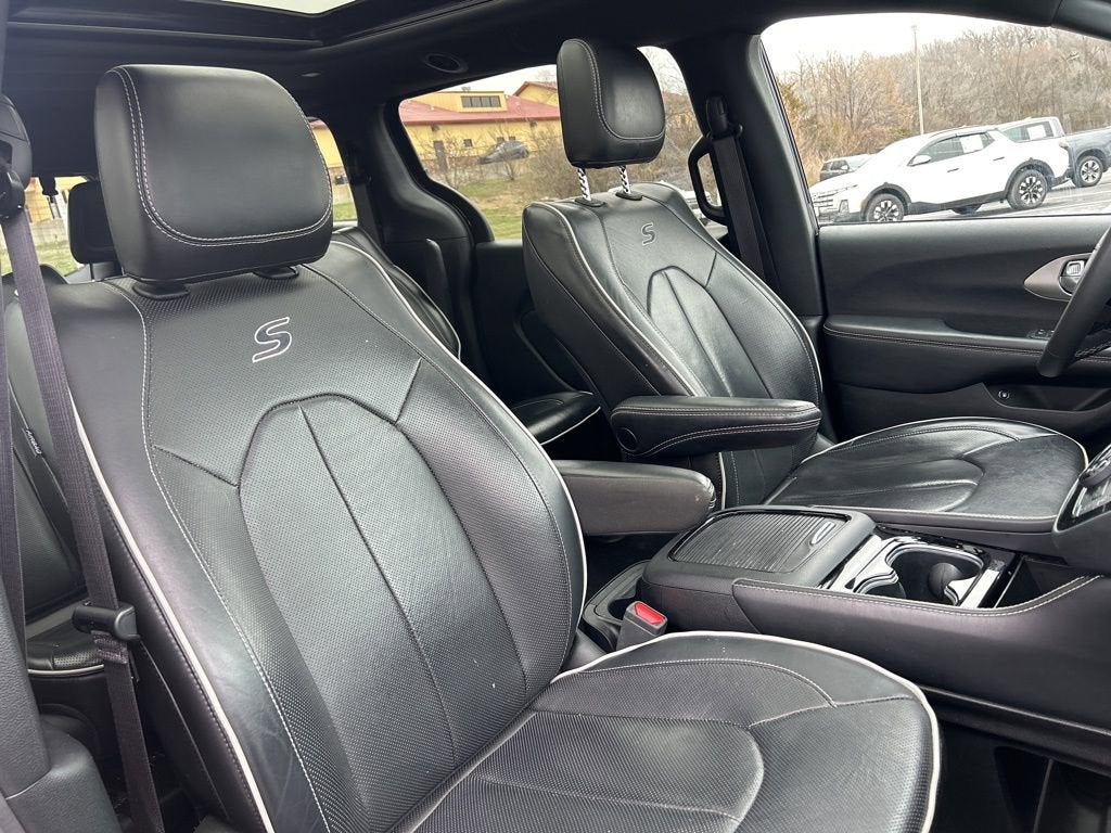 2024 Chrysler Pacifica Hybrid Premium S Appearance Pkg