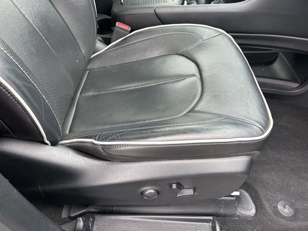 2024 Chrysler Pacifica Hybrid Premium S Appearance Pkg