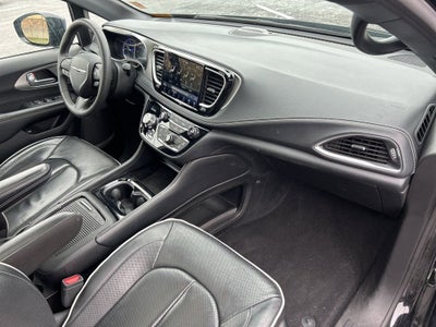 2024 Chrysler Pacifica Hybrid Premium S Appearance Pkg