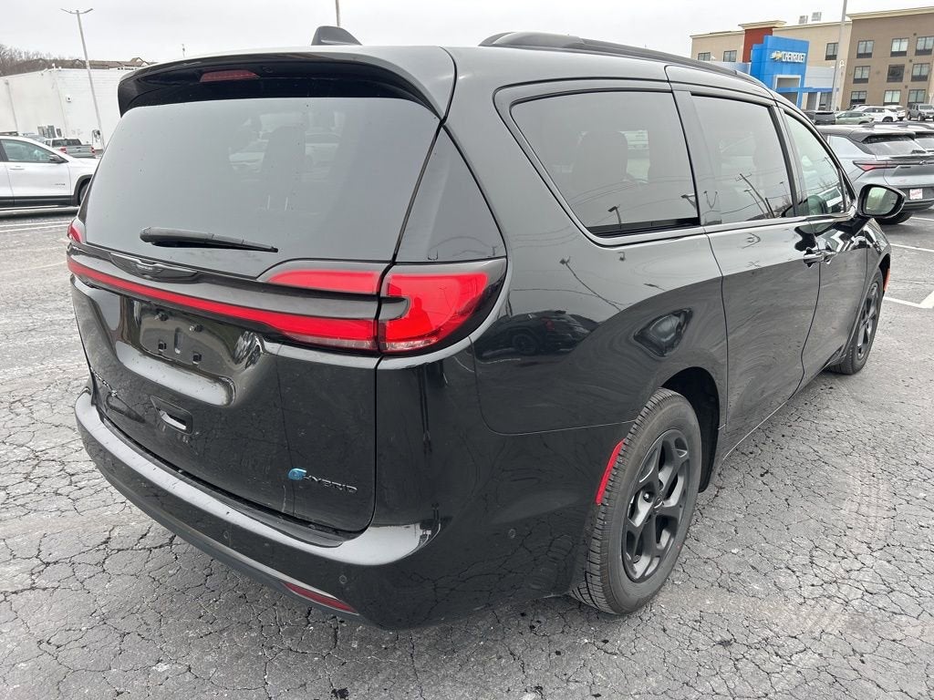 2024 Chrysler Pacifica Hybrid Premium S Appearance Pkg