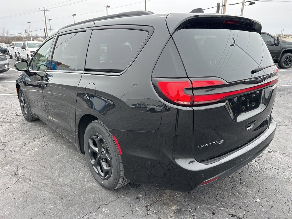 2024 Chrysler Pacifica Hybrid Premium S Appearance Pkg
