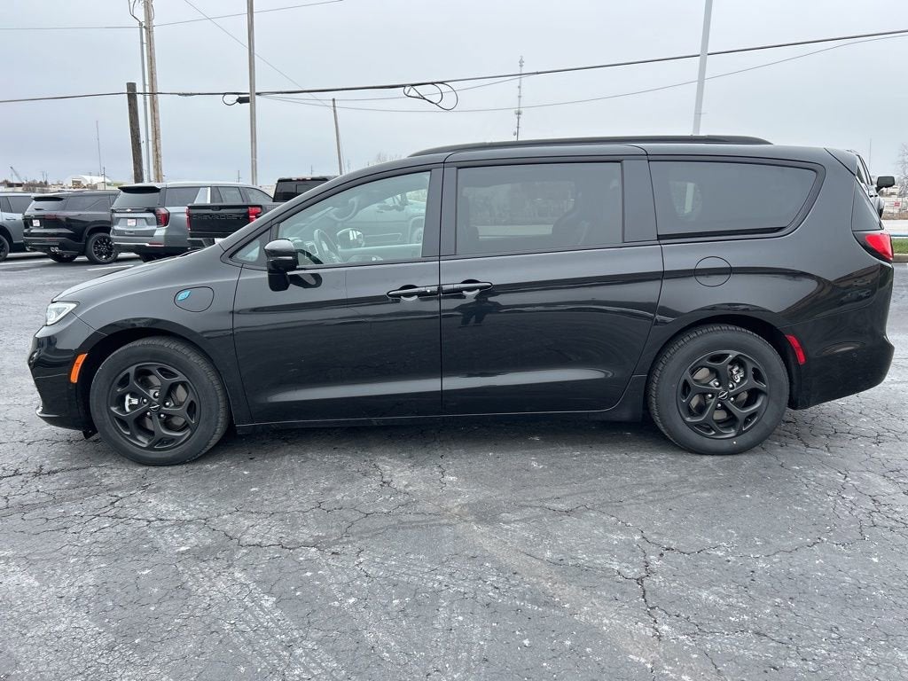 2024 Chrysler Pacifica Hybrid Premium S Appearance Pkg