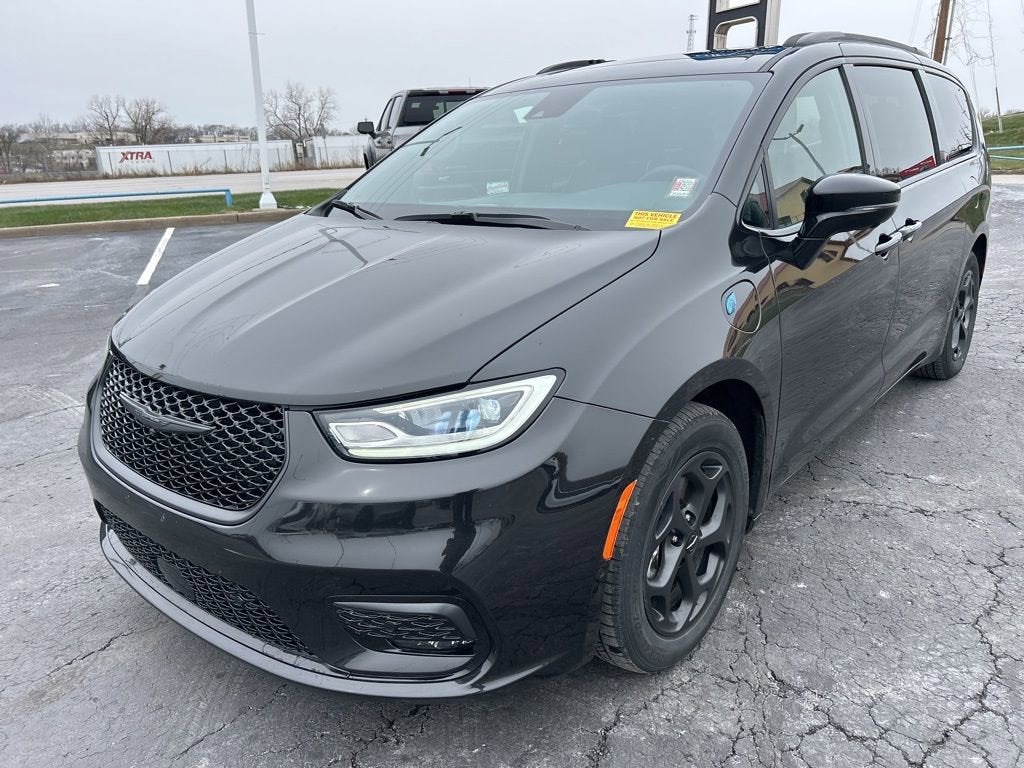 2024 Chrysler Pacifica Hybrid Premium S Appearance Pkg