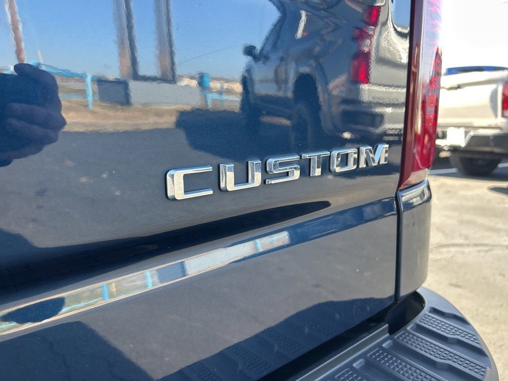 2022 Chevrolet Silverado 1500 Custom