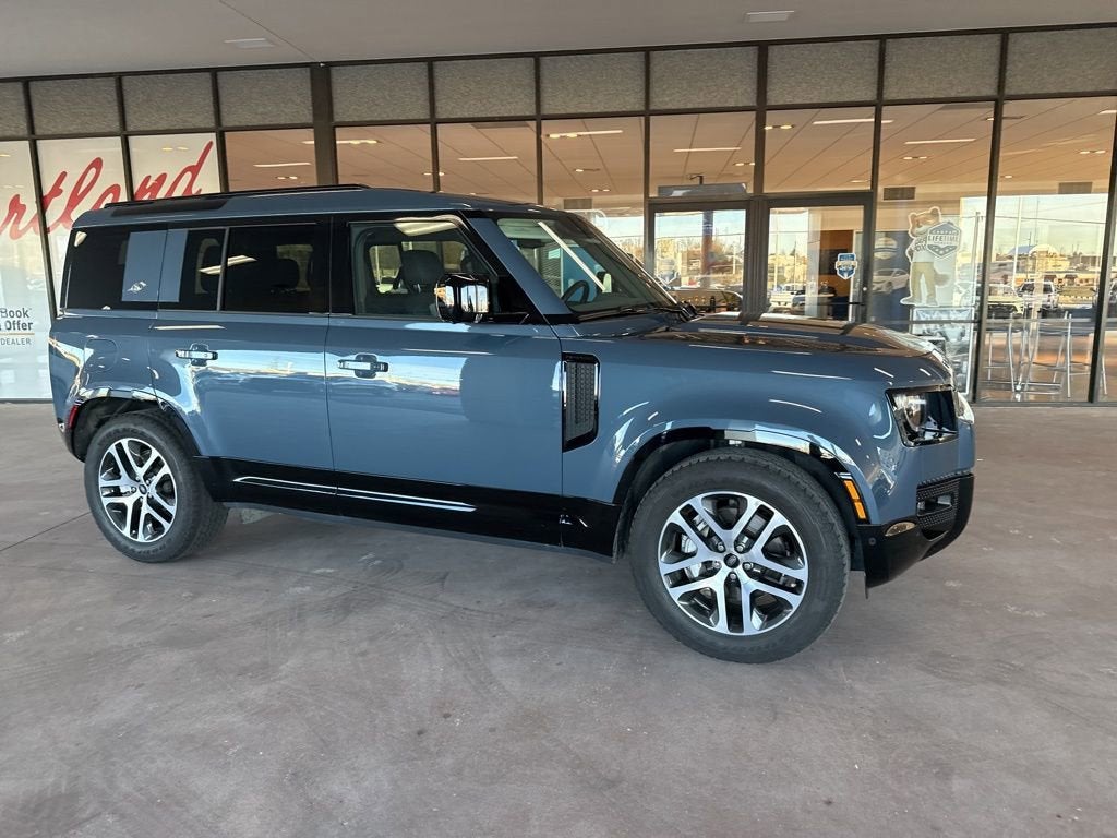 2024 Land Rover Defender 110 P400 X-Dynamic SE