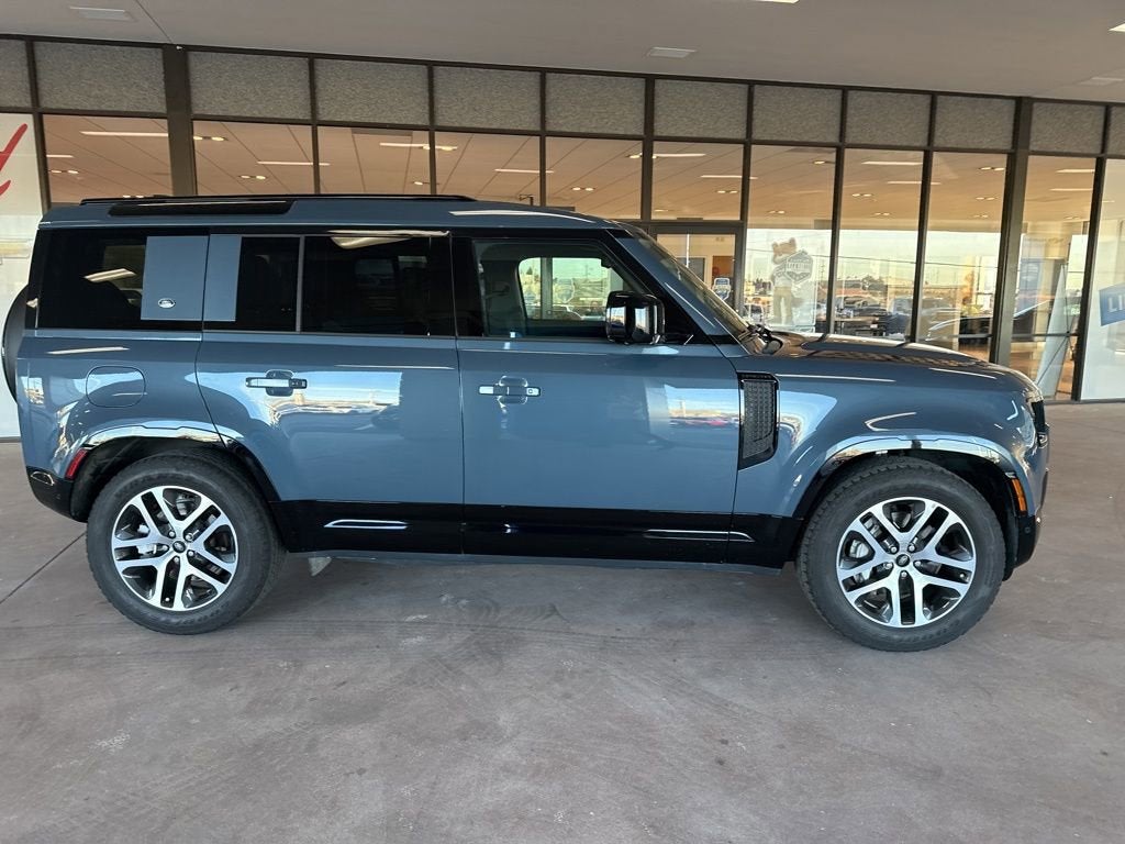 2024 Land Rover Defender 110 P400 X-Dynamic SE
