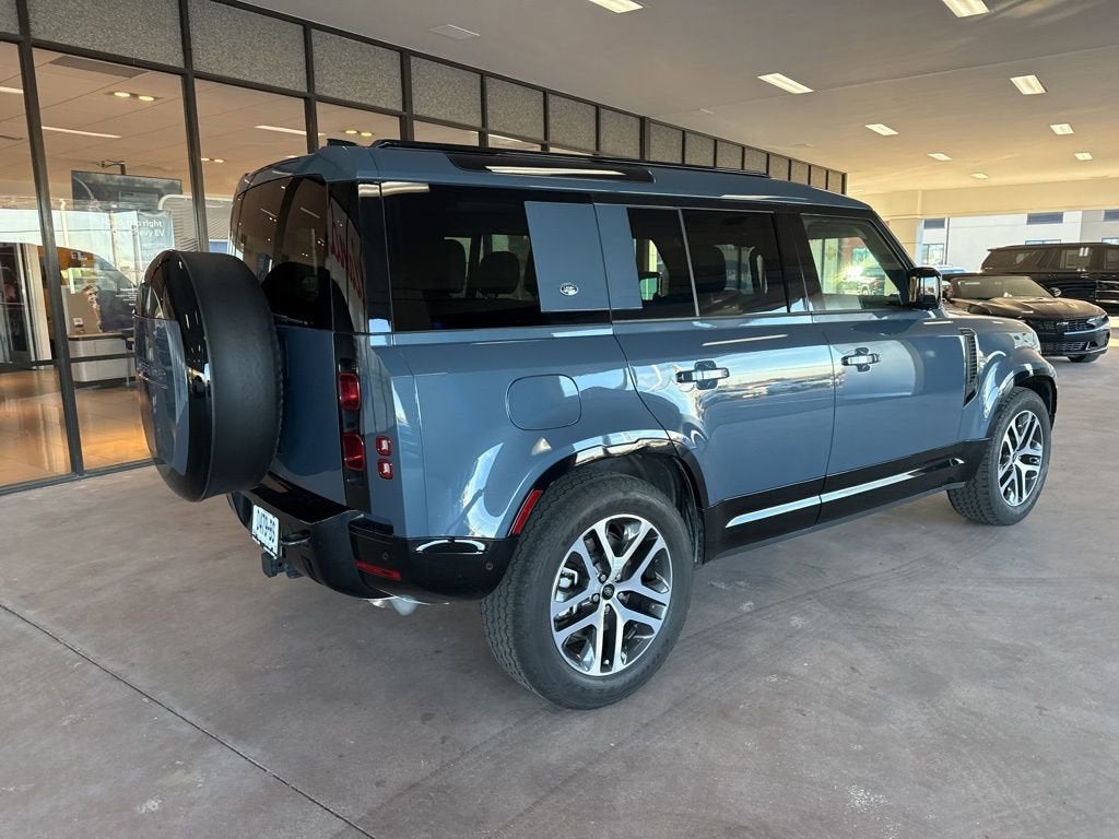 2024 Land Rover Defender 110 P400 X-Dynamic SE