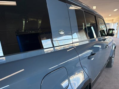 2024 Land Rover Defender 110 P400 X-Dynamic SE
