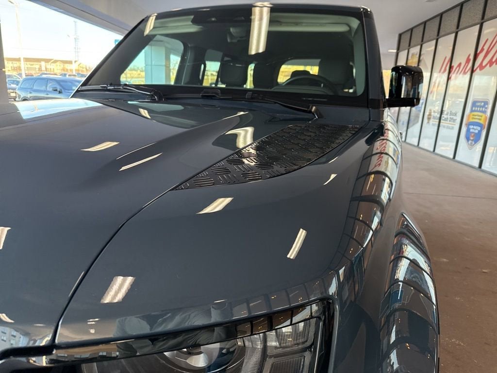 2024 Land Rover Defender 110 P400 X-Dynamic SE