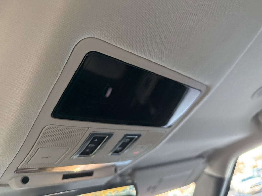 2024 Land Rover Defender 110 P400 X-Dynamic SE