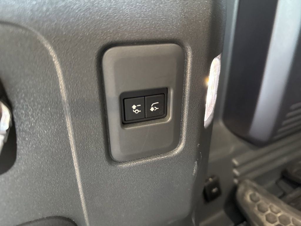 2024 Land Rover Defender 110 P400 X-Dynamic SE