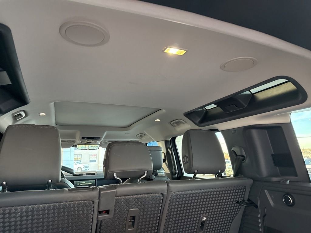 2024 Land Rover Defender 110 P400 X-Dynamic SE