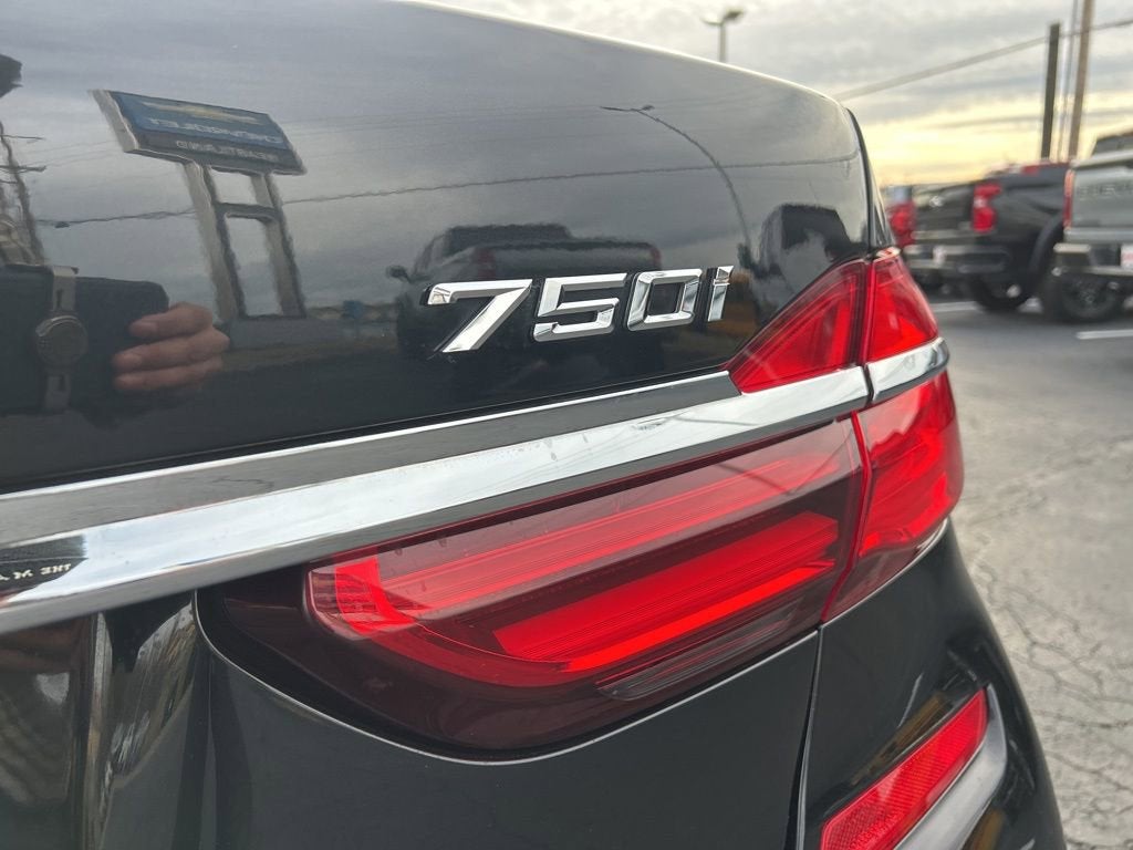 2017 BMW 750i 750i