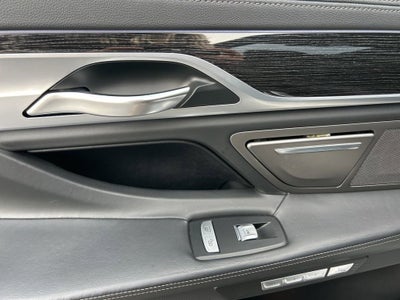 2017 BMW 750i 750i
