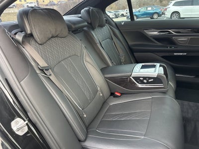 2017 BMW 750i 750i